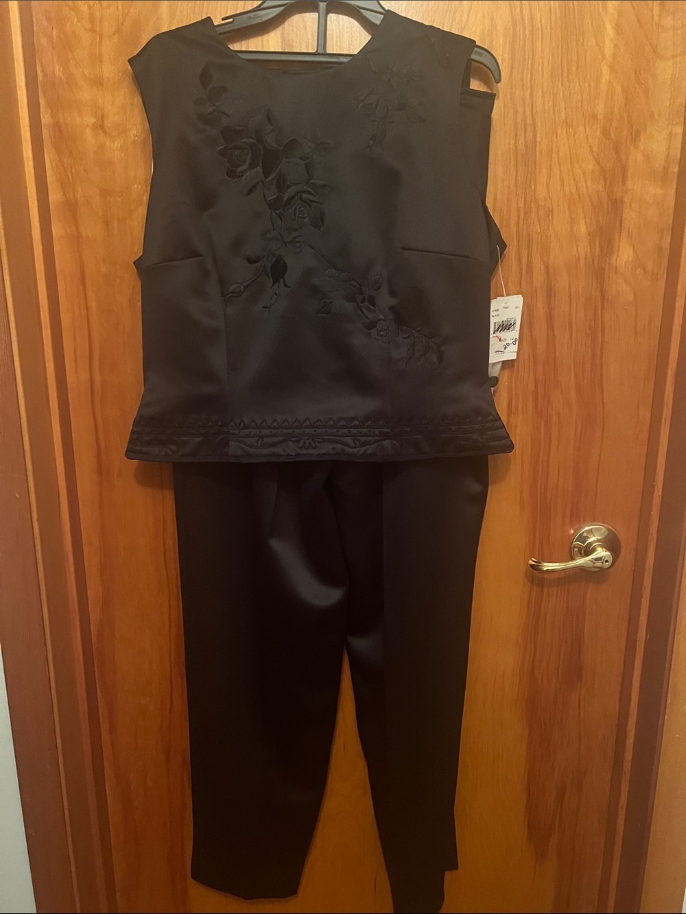 NWT Black Embroidered Sleeveless Top & Pants Set. Top buttons up the back.